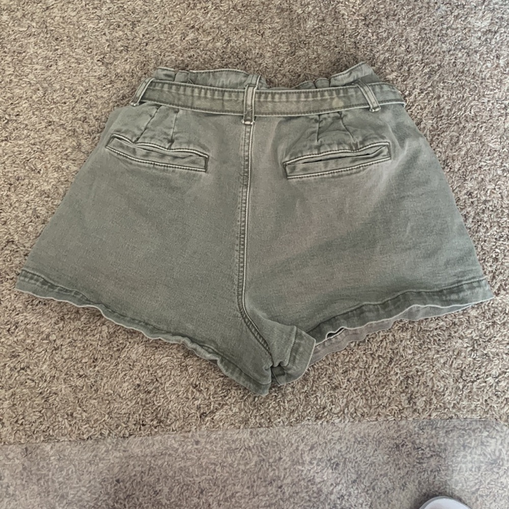 American Eagle highest rise mom short - Picture 4 of 4